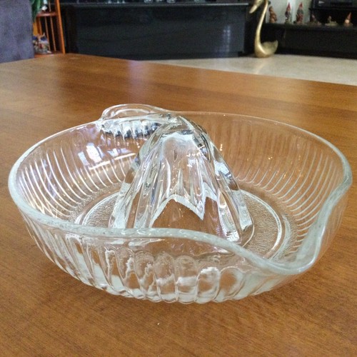 Vintage Ribbed, Textured Glass Handled Lemon Juicer with Pour Spout - Picture 2 of 5