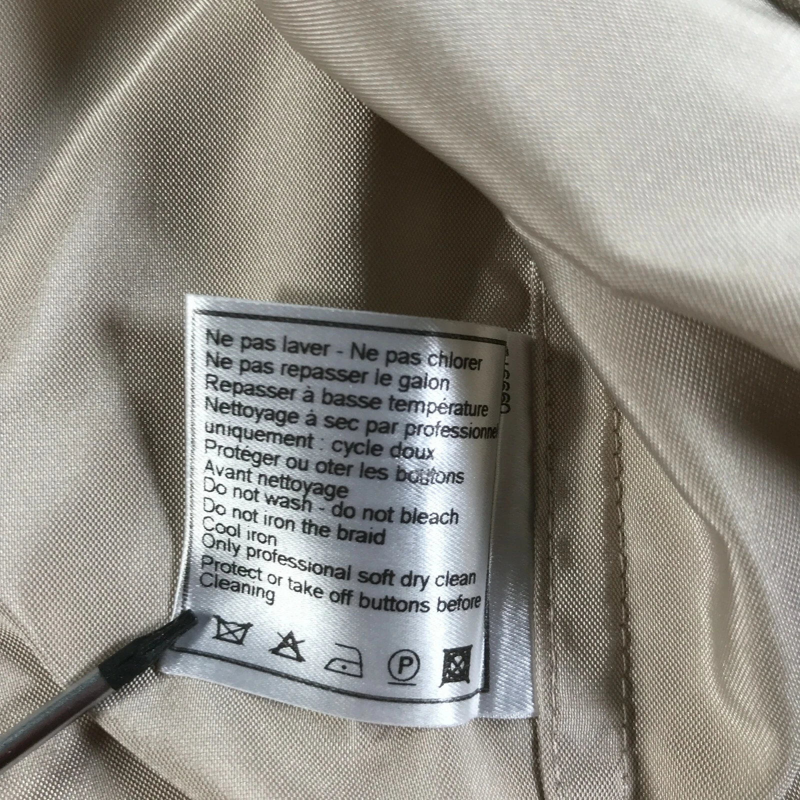 Giacca a vento vintage Chanel taglia 38 beige colletto lucido singolo bottone 2000