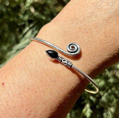 Brazalete brazalete de ónix negro natural chapado en plata de ley 925, joyerí... - Imagen 2 de 5