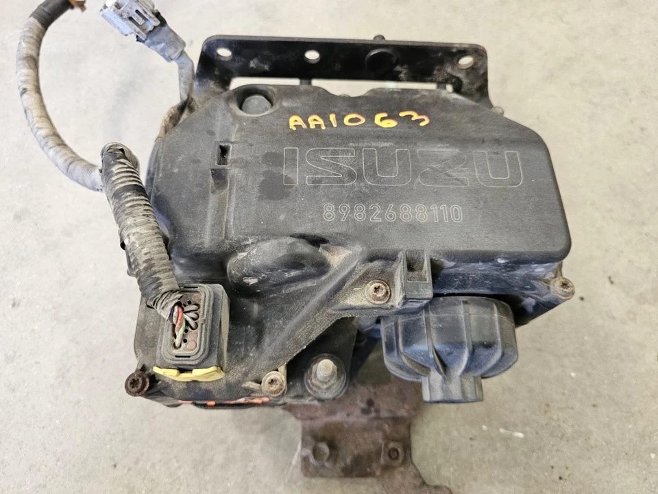 USED 2015 Isuzu NPR/NQR DEF PUMP as shown 8982688110 Ship Los angeles  - Image 2 of 4