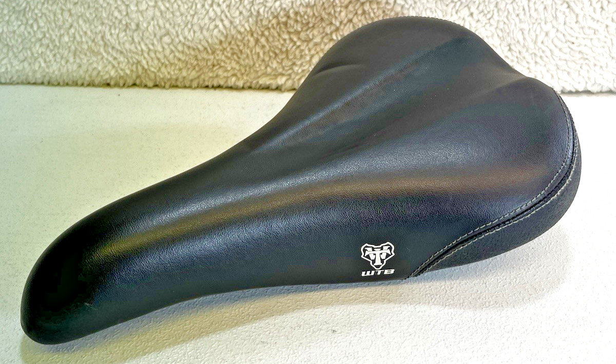 Speed V Saddle: Black W/ Red & White Trim Ships Fast!