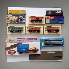 Large vintage lot of electric train set, cars, tracks and accessories