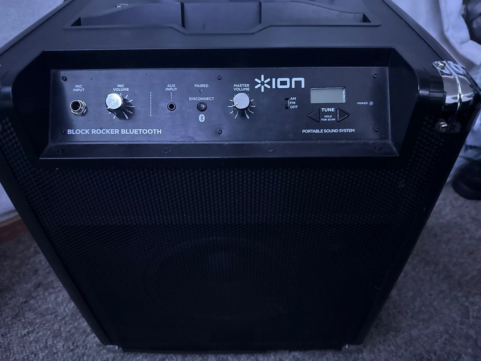 Sistema de altavoces portátil todo en uno AM/FM Audio BLOCK ROCKER ION para iPod Foto 2 de 4