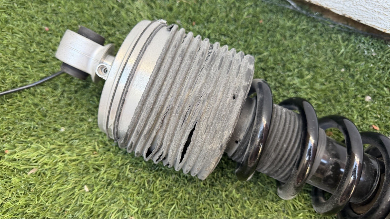 Lamborghini Huracan Front Adaptive damper P/N 4T0616181D