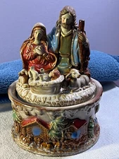 Christmas nativity porcelain figures on decorated base Musical PO5946