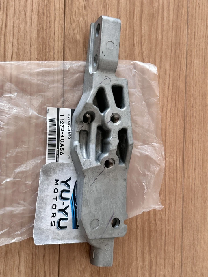 Infiniti Genuine FX35 G37 Q60 Q70 Right Engine Mounting Bracket 11272-4GA5A OEM - Imagem 4 de 4