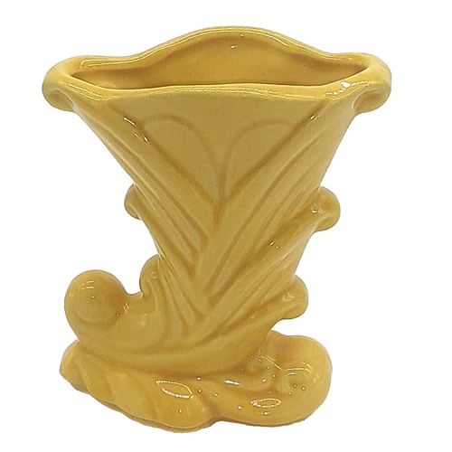Vintage 4.75"T Shawnee Small Yellow Cornucopia Horn of Plenty Vase USA 835