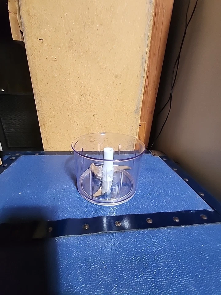 The Pampered Chef Manual Food Processor Item 2581 Chopper 3 cups 5.5" - Image 3 of 3