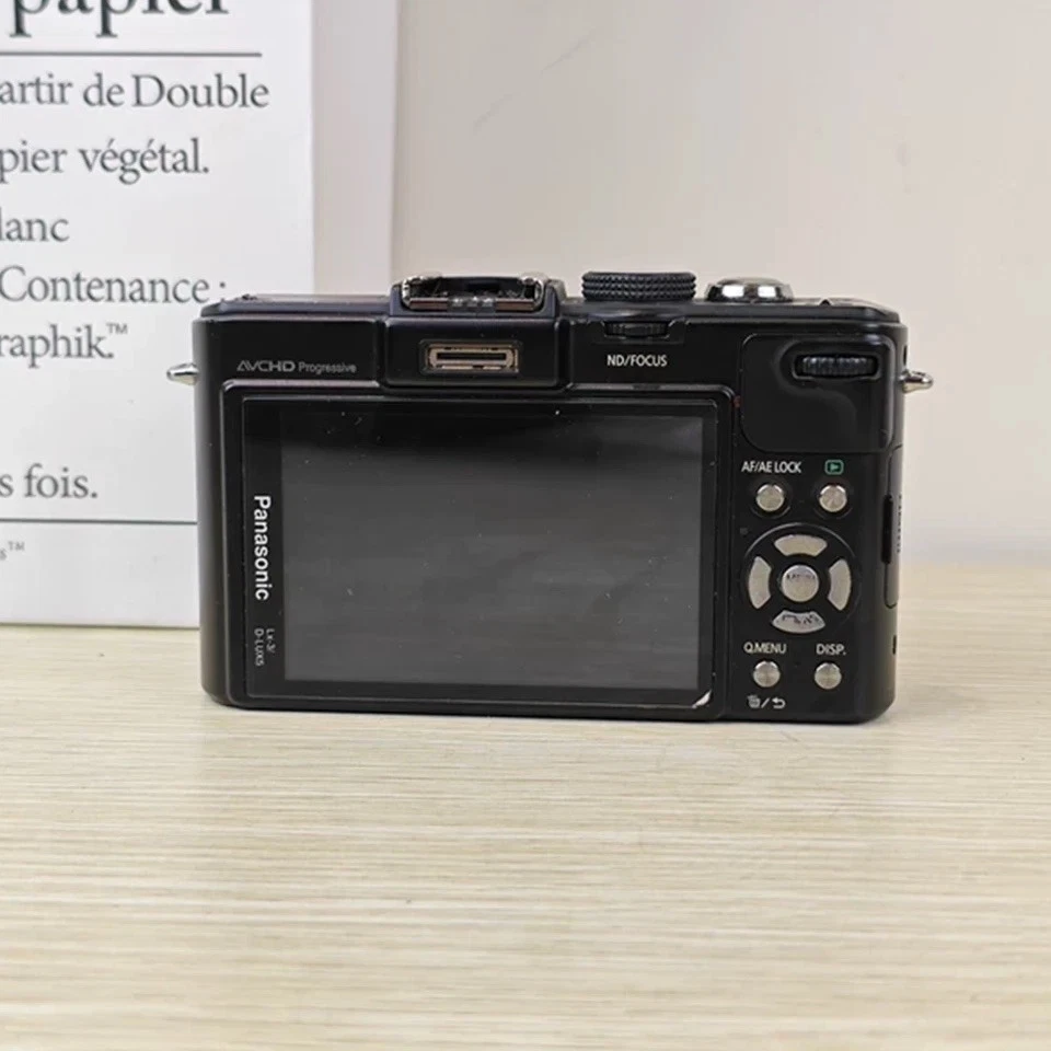 Panasonic LUMIX DMC-LX7 10.1MP f/1.4 3.8x Zoom 3in + DMW-LVF2 EVF, photo 4 of 5