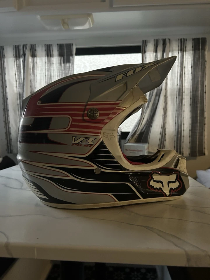 Red Silver And Black Fox V3 Racing Helmet - Image 4 of 4