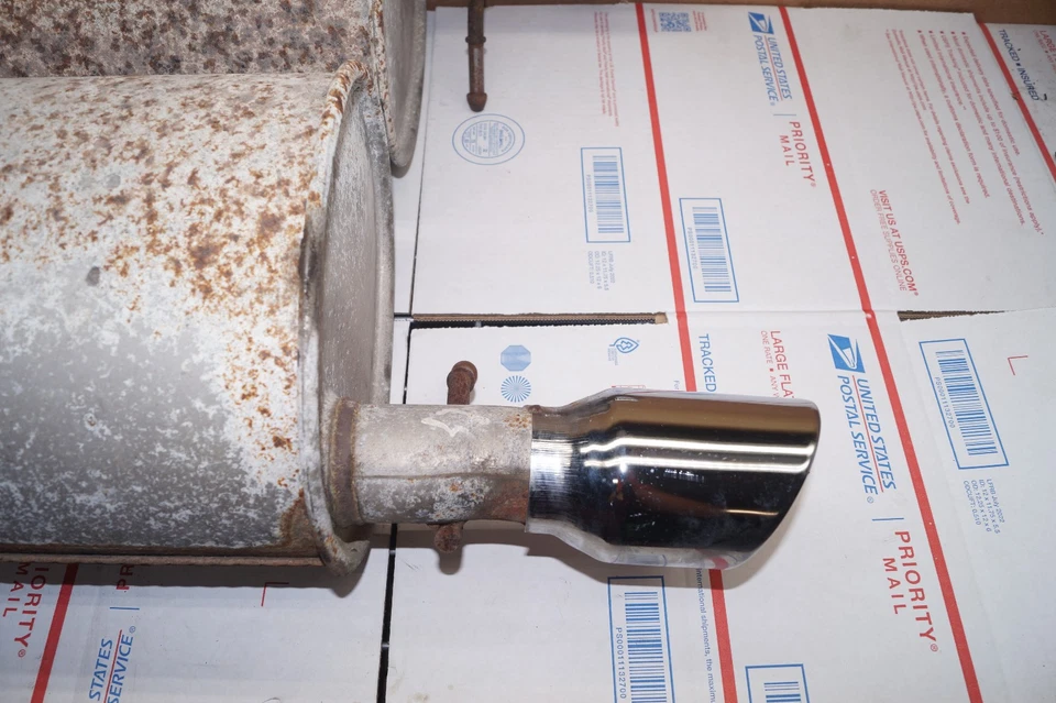 Ford Thunderbird 2005 3,9 L V8 silenciador de escape trasero juego de puntas cromadas diestro y derecho fabricante de equipos originales Foto 4 de 4