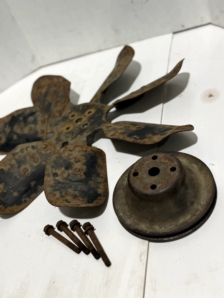 1975-1980 DODGE D100 D150 RAMCHARGER ENGINE 18 INCH 7 BLADE FAN & PULLEY OEM - Image 2 of 4