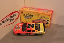 1999 Jeff Gordon Dupont NASCAR Racers 1/24 Action RCCA CWB NASCAR Diecast