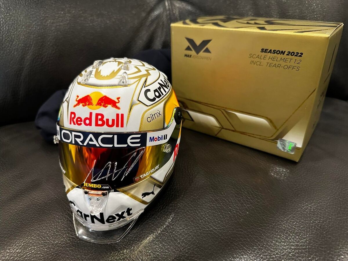 Max Verstappen signed model helmet 2022 GP. Scale 1/2. RARE Max Verstappen signed model helmet 2022 GP. Scale 1/2. RARE