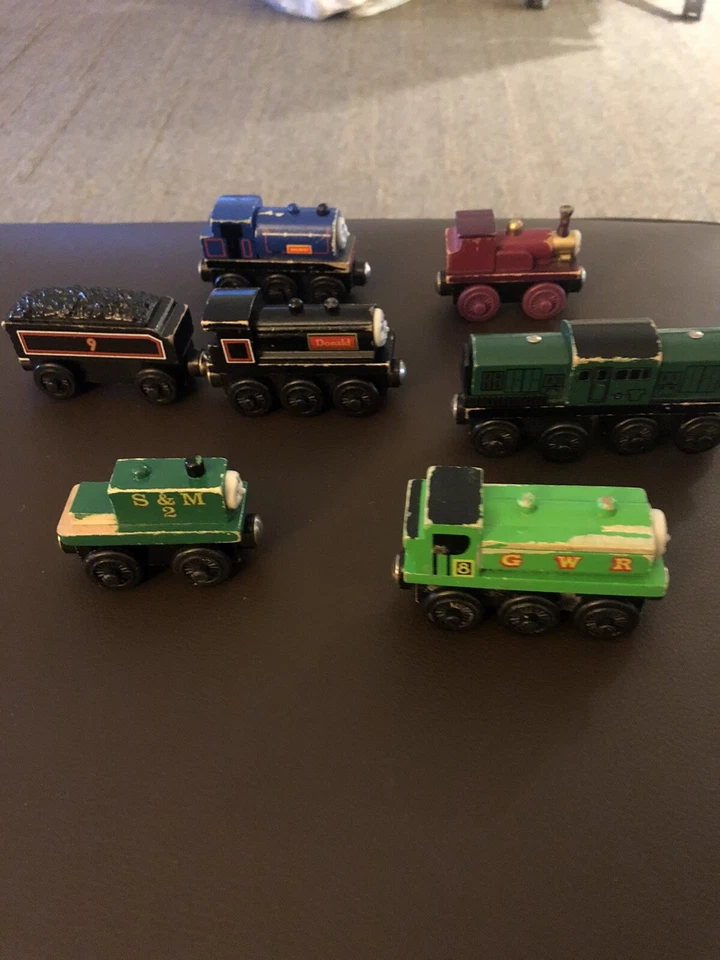 Lote 16 trenes y coches magnéticos de madera Thomas the Train & Friends 2000 2001 03 Foto 3 de 4