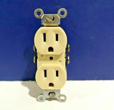 1-PK Leviton IVORY Duplex Receptacle Outlet 15A NEMA 5-15R 125V NEW 5320-I