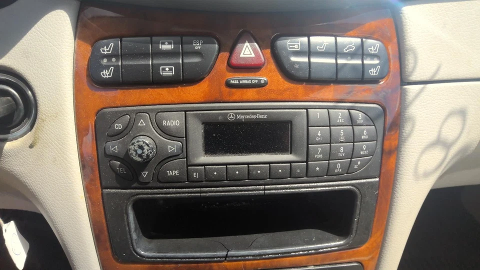 Used Air Cleaner Assembly fits: 2004 Mercedes-benz Mercedes clk 220 Type S350 Gr - Image 4 of 4