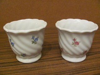 2 kleine Blumenübertöpfe mit hübschem Muster 7 cm hoch 7 5 cm Ø vintage