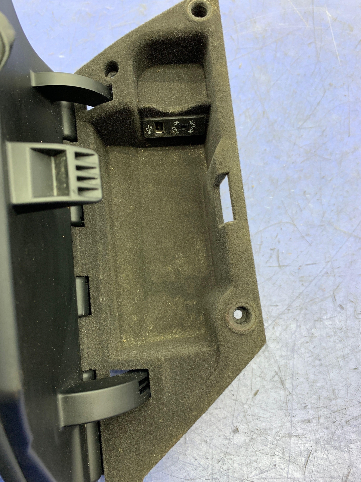 2014-2020 BMW I8 OEM CENTER CONSOLE STORAGE COMPARTMENT ARMREST LID 51169309373
