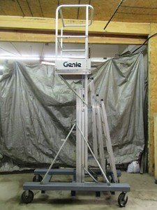 300 LB CAPACITY GENIE EASY-UP 15 FT HT MANUAL PUSH ARIAL WORK PLATFORM EU-15M