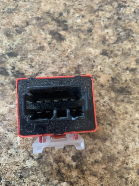 2004 Toyota Tundra 4.7l V8 Flasher Hazard Turn Signal Relay Module for