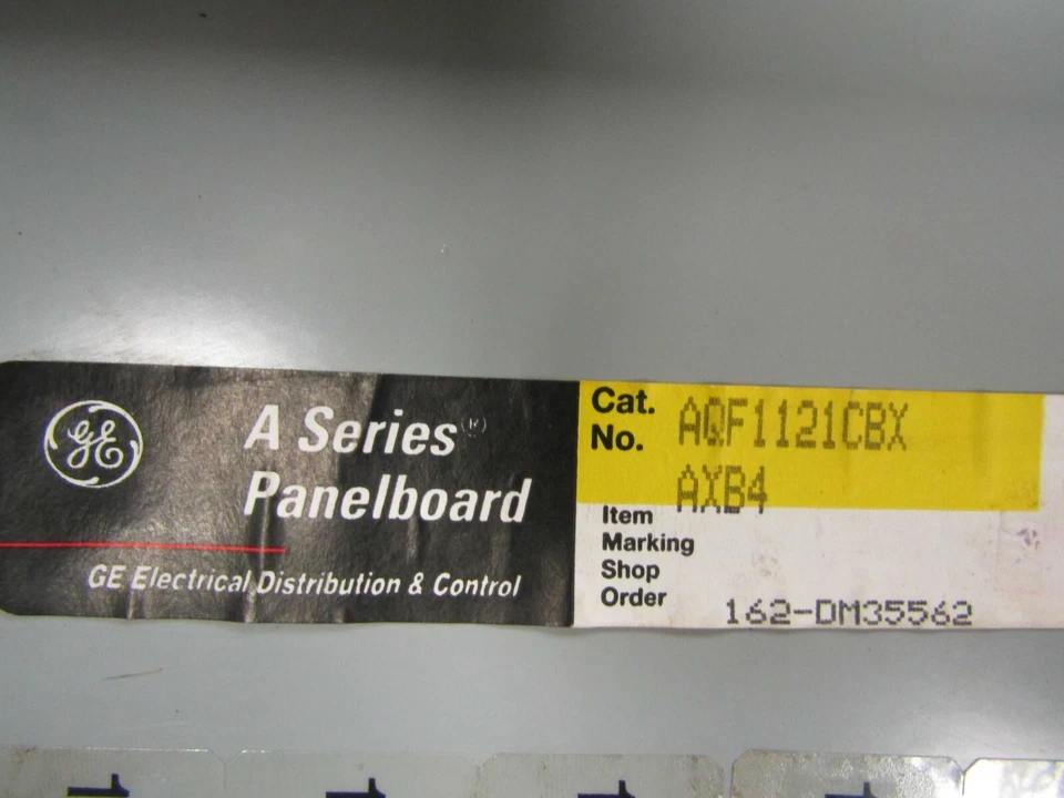 👀GE 125 AMP MAIN BREAKER PANELBOARD 120/240 VAC 12 CIRCUIT 1Ø 3 WIRE AQF1121CBX - Image 3 of 4