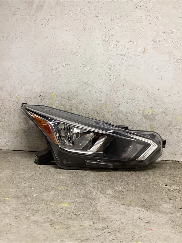 2020-2022 NISSAN VERSA RIGHT RH PASSENGER SIDE HEADLIGHT OEM HALOGEN 260105EE0A