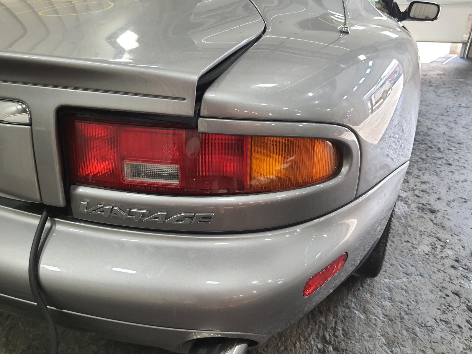 2000-2004 Aston Martin DB7 Vantage Right Passenger Side Taillight