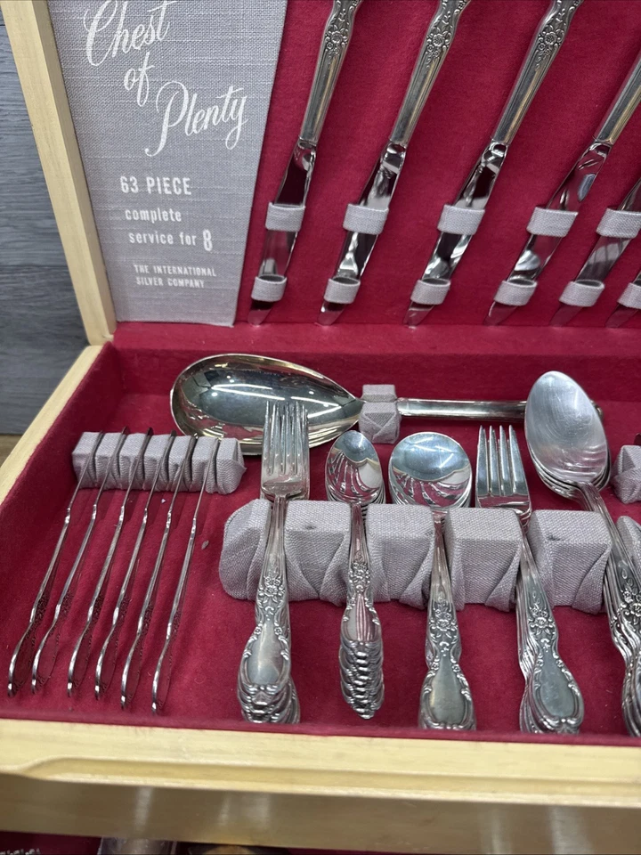 Wm. Rogers & Son VICTORIAN ROSE Silverplate Flatware 72 Pc Set in original box - Image 3 of 4