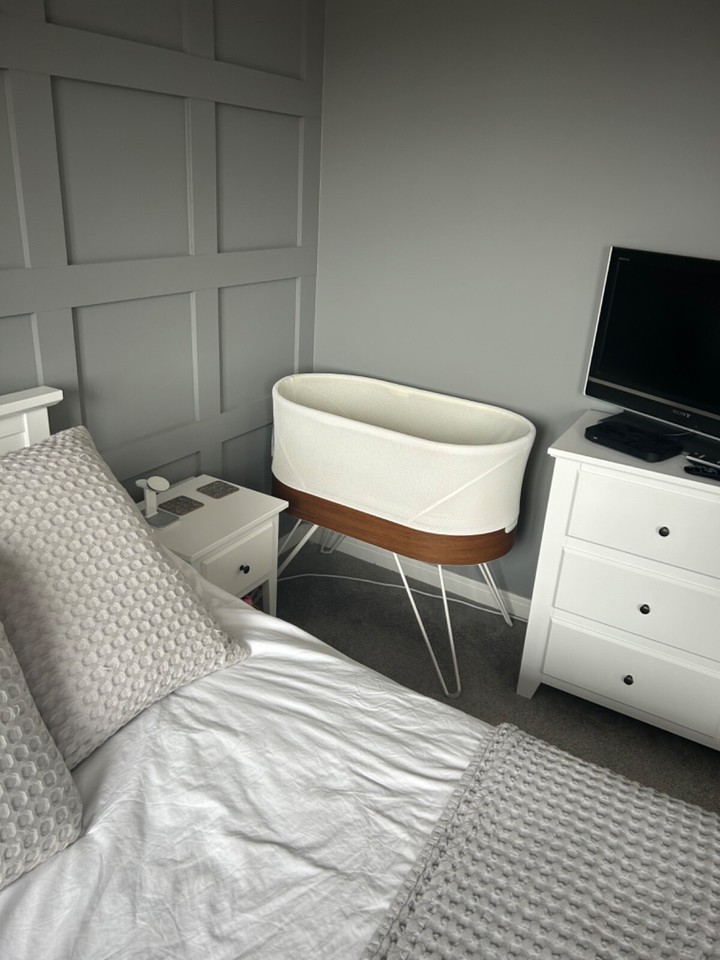 Happiest Baby Snoo Smart Sleeper Baby Cot eBay