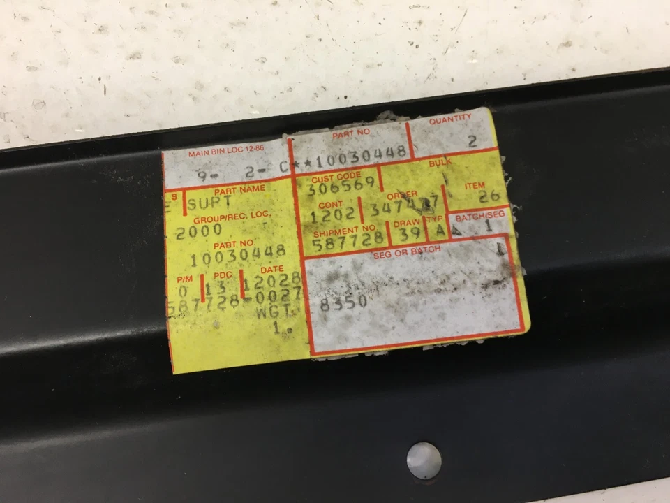 Soporte de montaje fascia parachoques delantero GM NOS 1985-91 Pontiac 6000 10030448 Foto 2 de 4