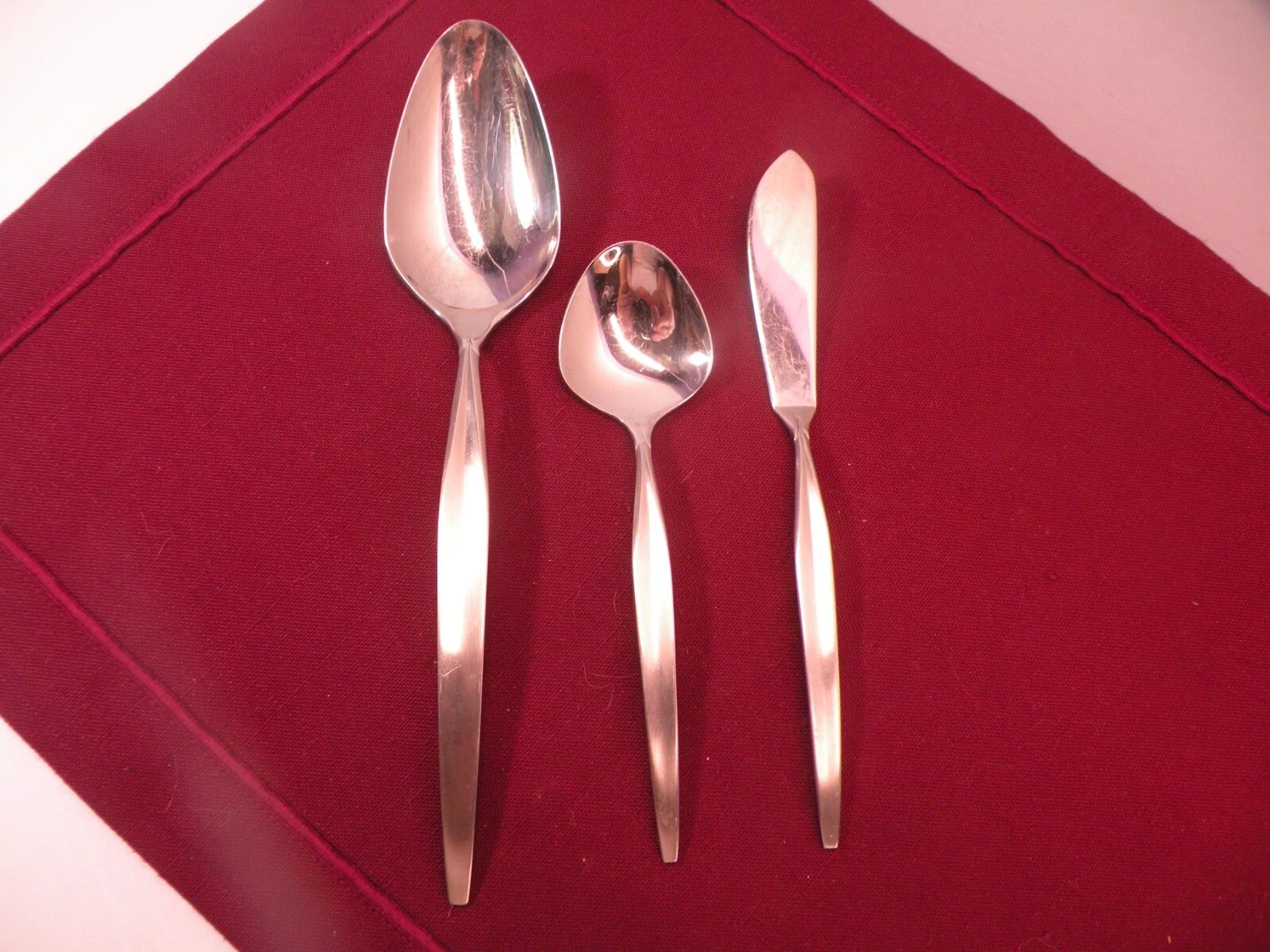 Internatinoal WM Rogers & Son Concept Stainless Sugar Serving Spoon Butter Knife
Opens in a new wind