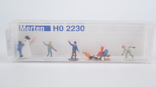 Merten H0 2230 niños con muñeco de nieve y trineo | Zustand: Gebraucht