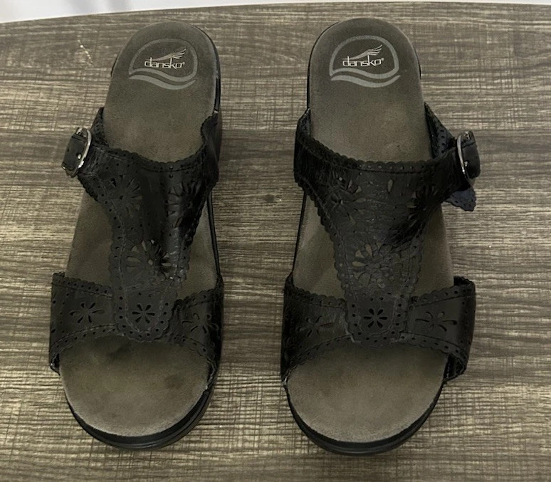 Dansko Womens Slip On Sandals Black Leather 2.5” Wedge Heels Shoes Sz 40 US 9.5 - Image 2 of 4