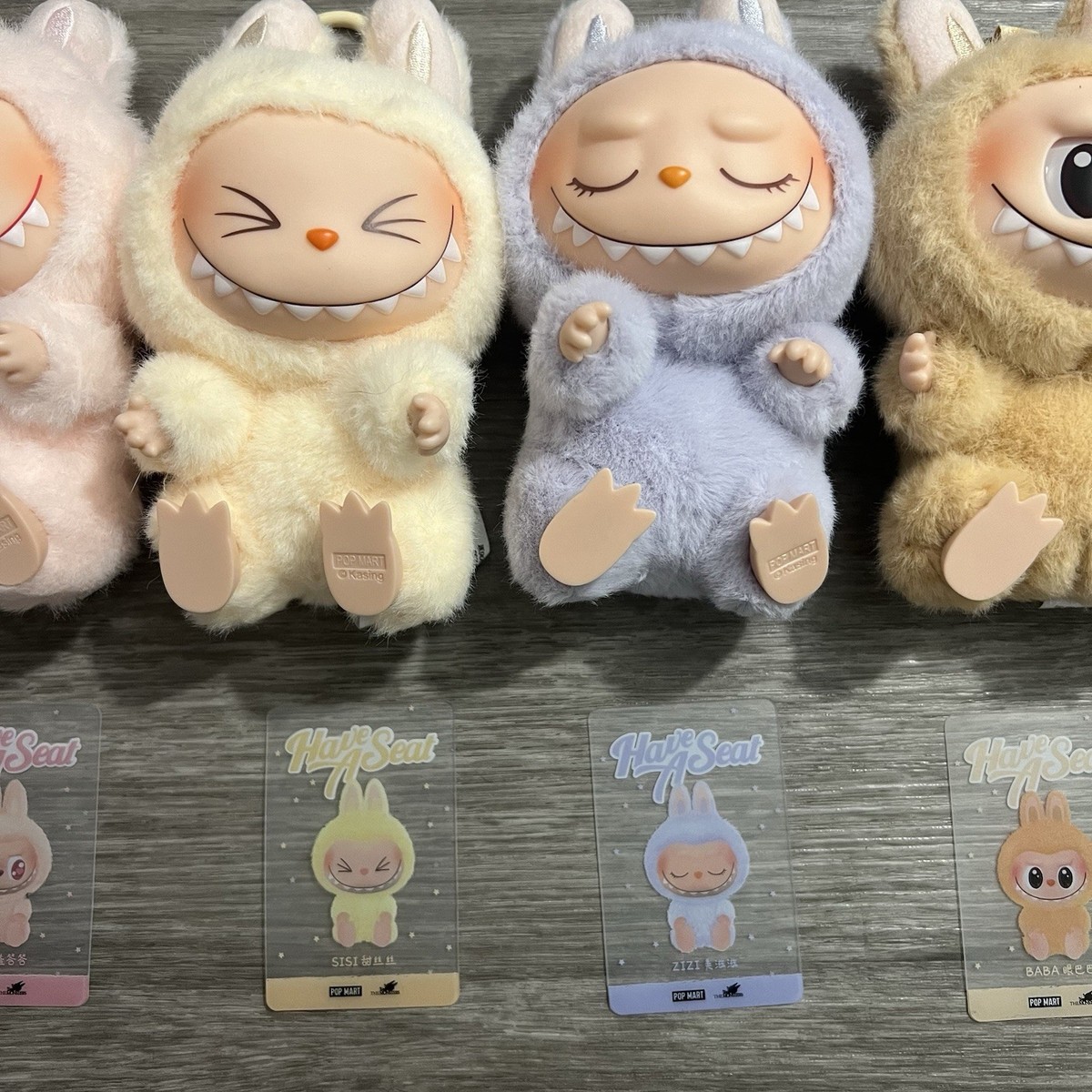 ぬいぐるみ THE MONSTERS Have a Seat SISI Labubu ZIZI - Labubu THE MONSTERS - Have a Seat Vinyl Plush