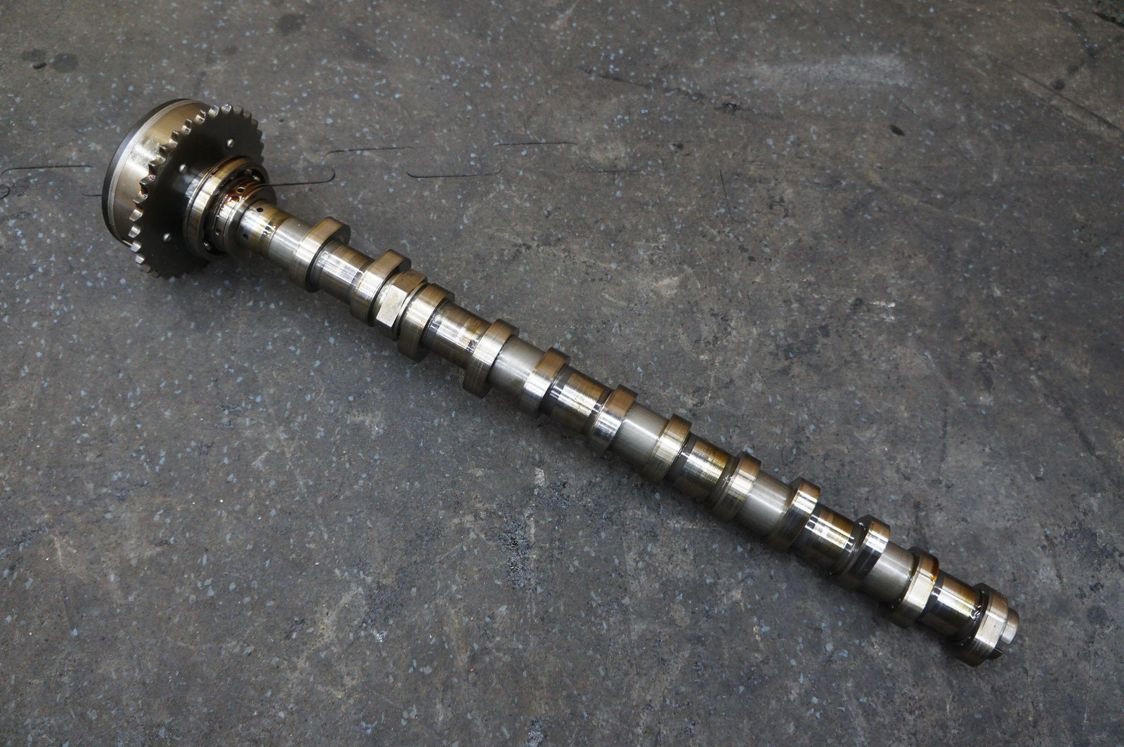 Exhaust Outlet Cam Camshaft Cylinder 5-8 057109008AG 6.0L W12 Bentley Bentayga