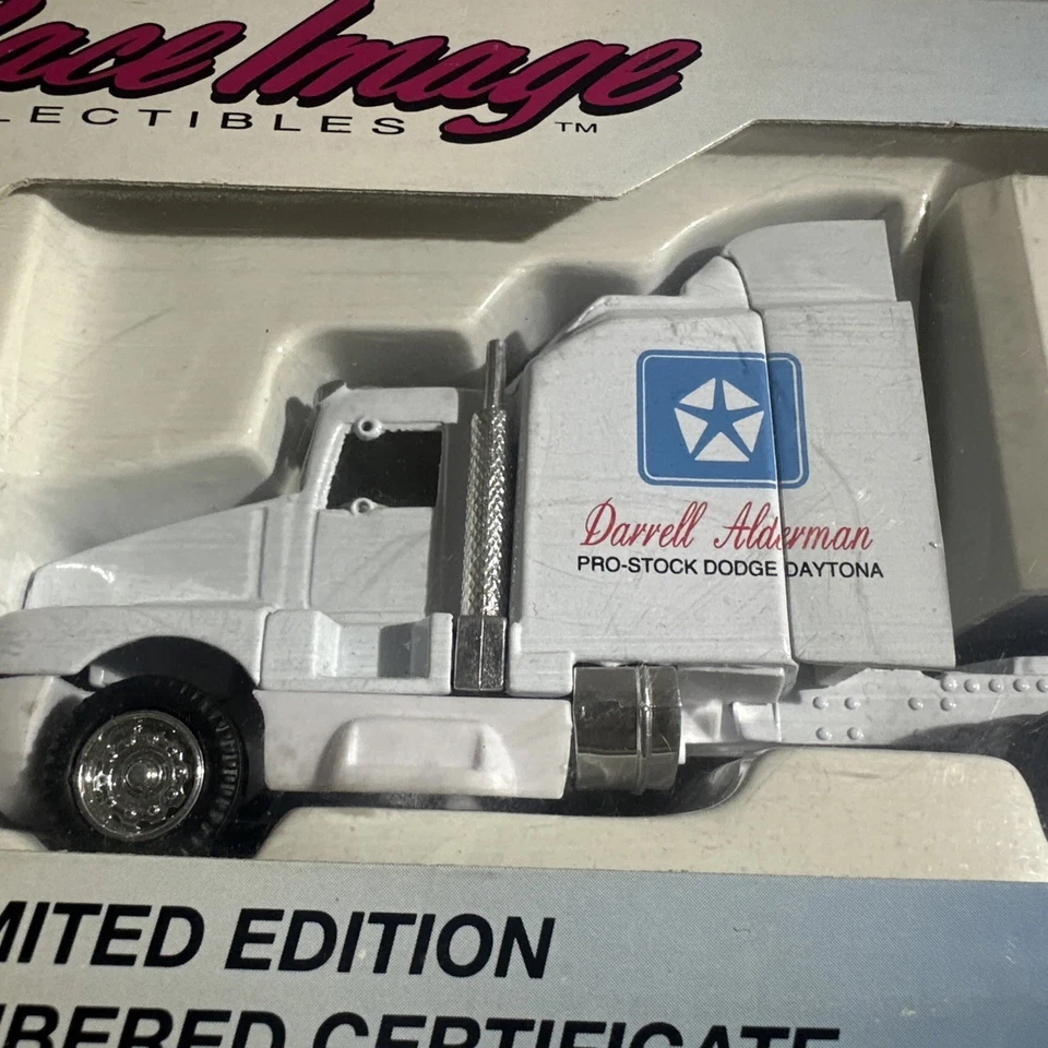 IMAGEN DE CARRERA CORGI - KENWORTH RACE TRANSPORTER MOPAR (DAVID ALDERMAN) con certificado Foto 2 de 4
