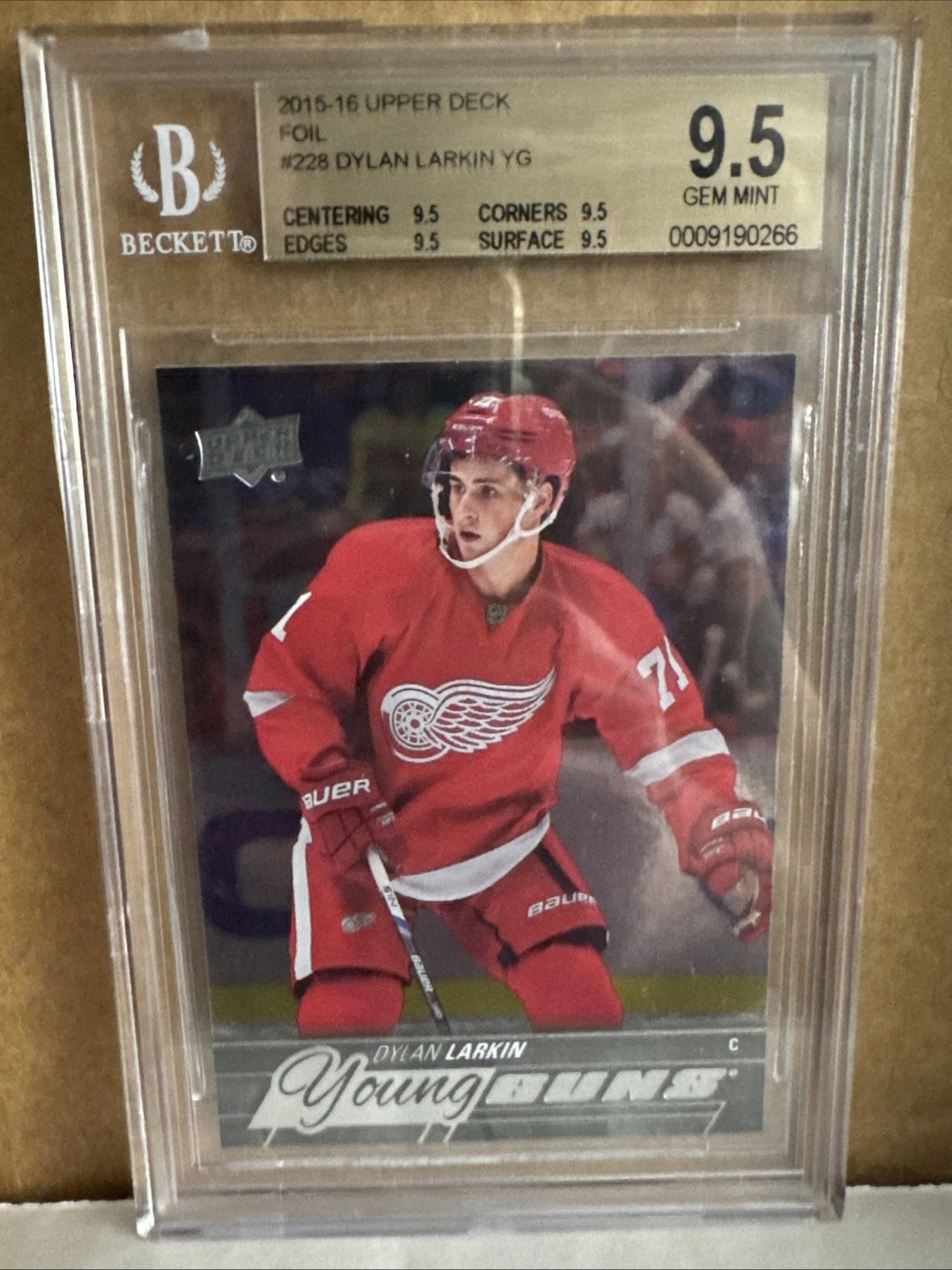 2015-16 Upper Deck Young Guns Epack Silver Foil Dylan Larkin Rc BGS 9.5 Gem Mint