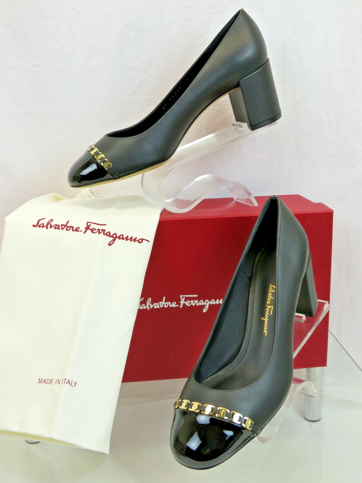 Ferragamo — NIB FERRAGAMO AVELLA BLACK LEATHER GOLD GANCINI CHAIN PATENT CAP TOE PUMPS 9.5 B