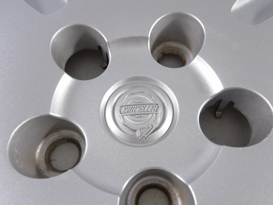 原始设备制造商 2005 2006 - 2007 年克莱斯勒 Pacifica 17 英寸银色车轮盖轮毂盖 04766400AB — 第 2/4 张图片