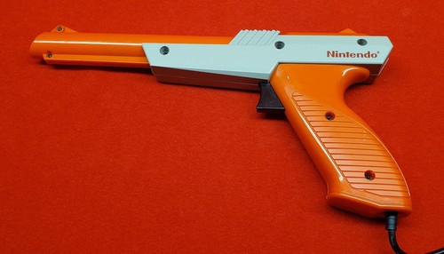 OEM Original 1985 Nintendo NES Zapper Duck Hunt Gun Authentic NES-005 Orange - Picture 6 of 8