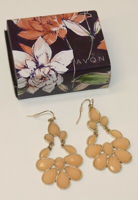 AVON Southern Sparkle Chandelier Earrings ''Impatiens Pink'' Goldtone/Hook 2 1/2''L