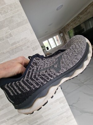 Mizuno Herren Größe 8,5 UK 42,5 WAVE SKY 3 WAVEKNIT Laufschuhe grau