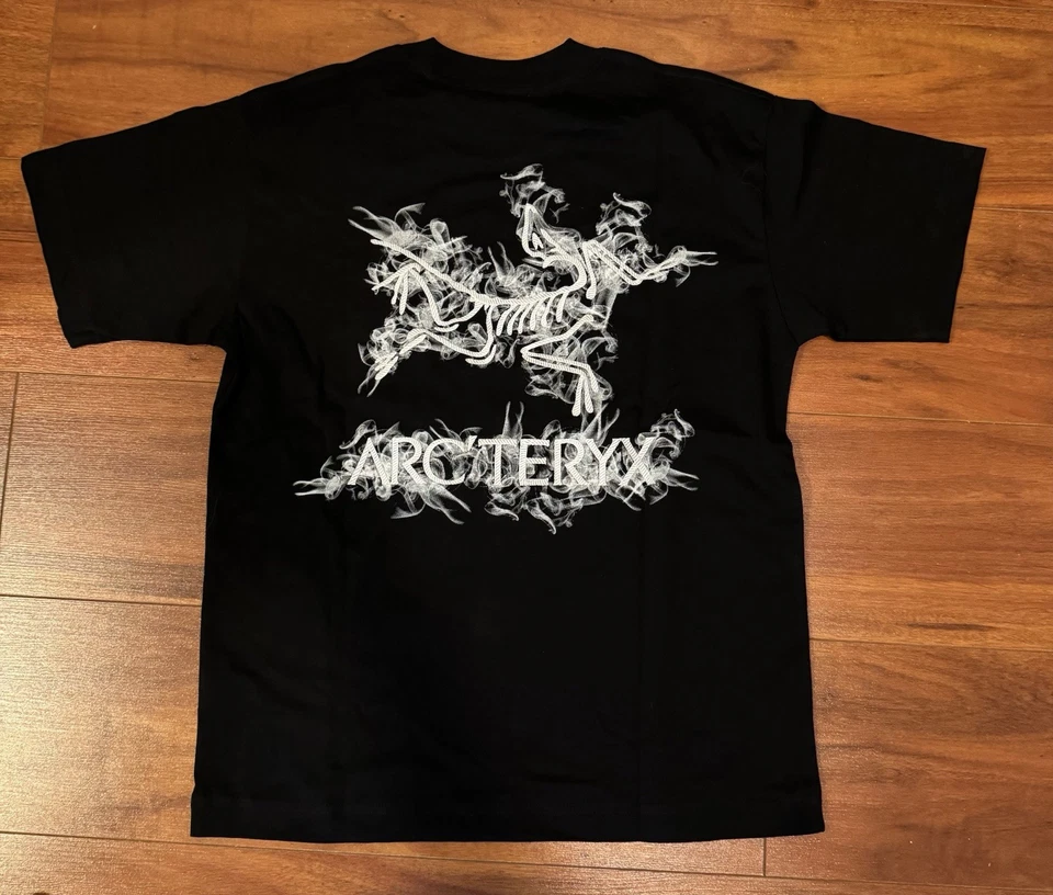 Camisa negra Arc'teryx para hombre camiseta pequeña logotipo grande Foto 3 de 3