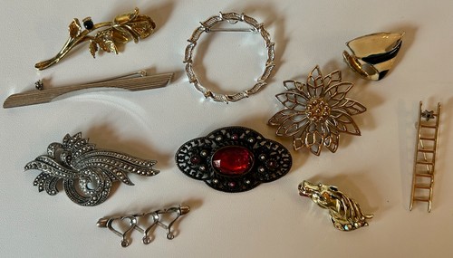 Lot of 10 Vintage Bling Brooches Pins