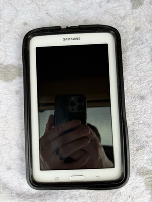 Samsung Galaxy Tab 3 Lite 7.0 Lot of 2 Untested couldn t get them to charge