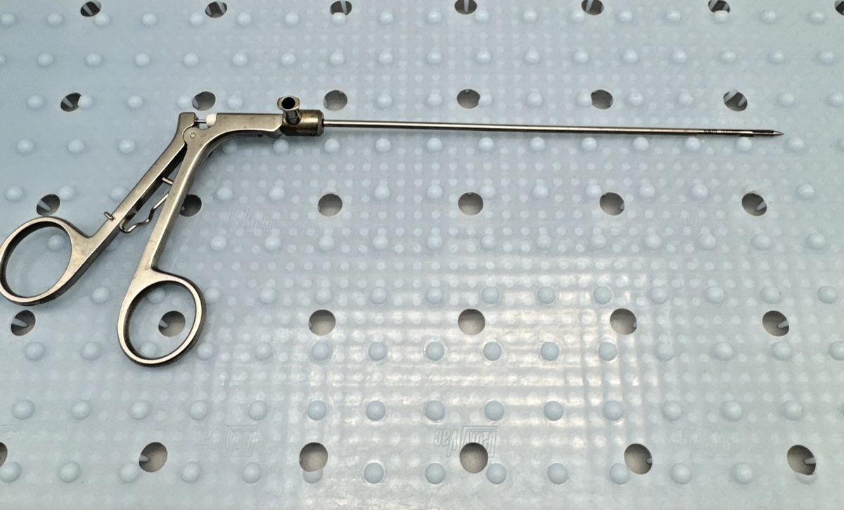 F. Sassenberg 精密機器部品 1 Berlin 21 Karl Storz Berci Facial Closure Instrument (26173AM) for