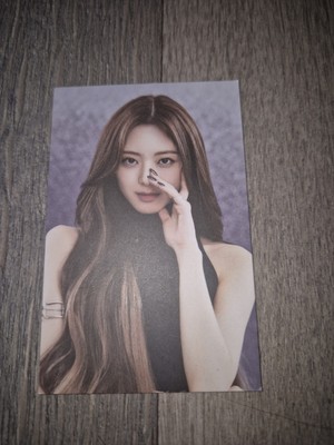 Itzy Cheshire Yuna Neon Photocard 
