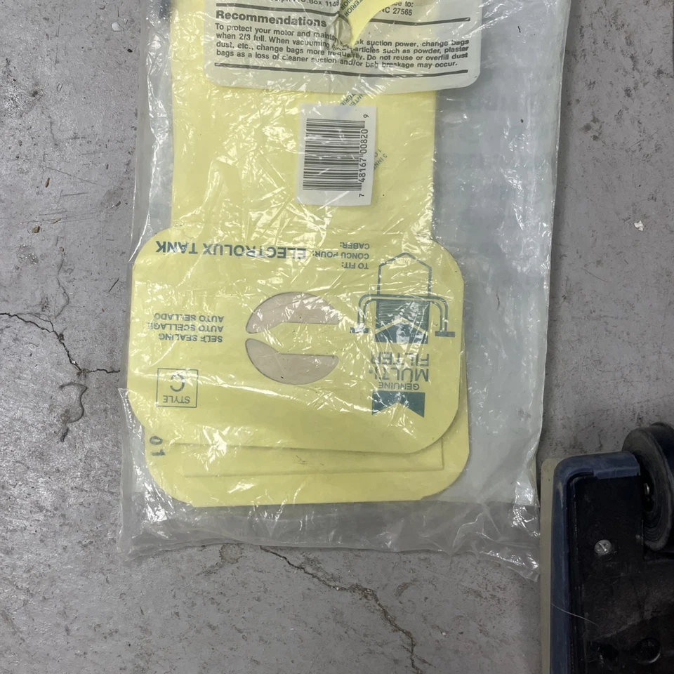 Aspiradora Electrolux Modelo 1521 Azul De Colección con Manguera, Accesorios.  Foto 4 de 4