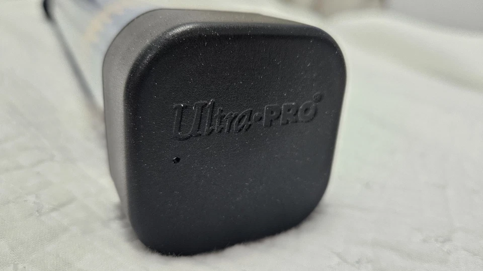 Alfombra de juego Ultra Pro Stranglings Jasmine Becket-Griffith exclusiva lámina dorada Foto 3 de 4